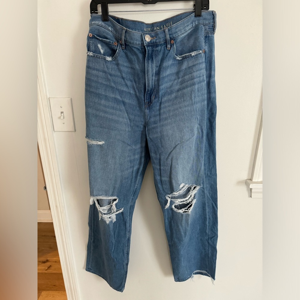 American Eagle baggy jeans
